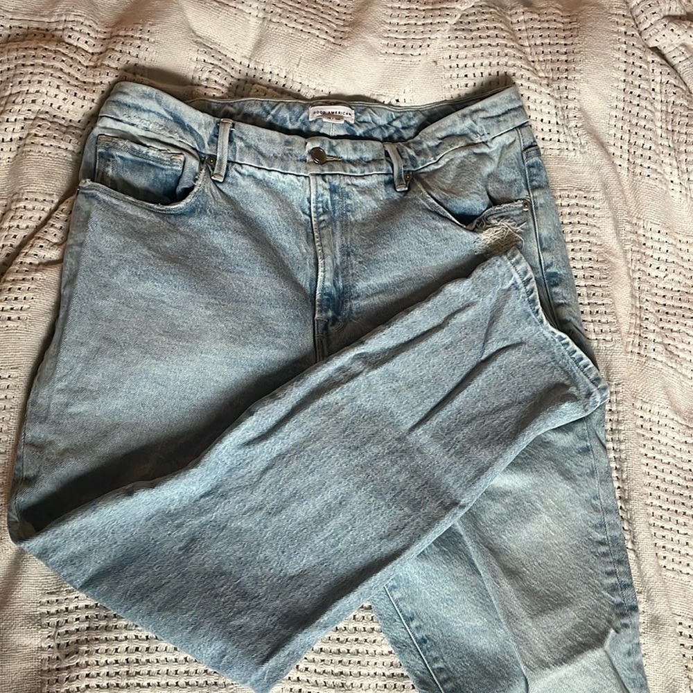 Good American Straight Leg Light Wash Jeans